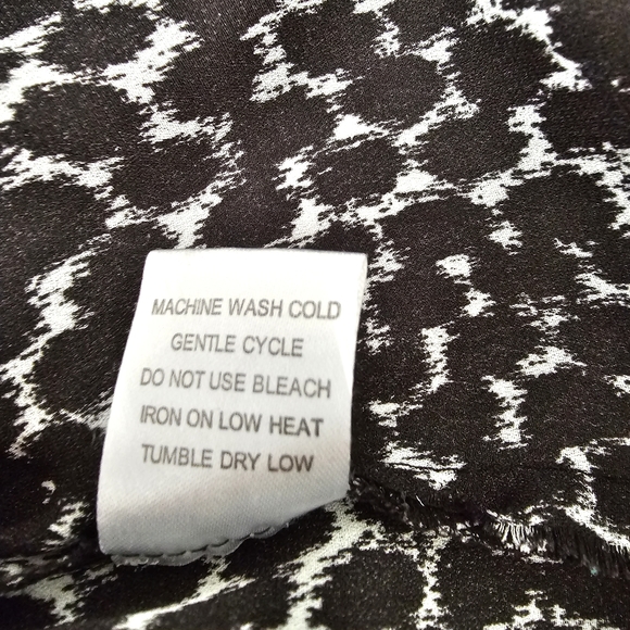 Violet + Claire top size M black white print long sleeve semi sheer lightweight - Picture 10 of 10